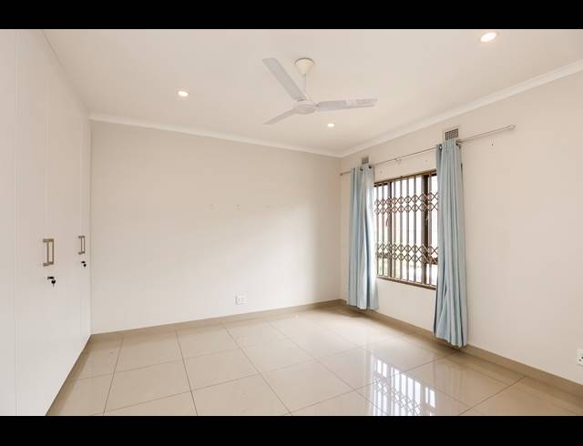 2 BEDROOM TOWNHOUSE FOR SALE IN ESSENWOOD
